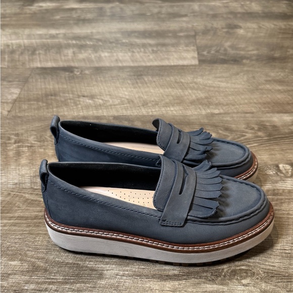 Clarks Orianna Loafer Navy Nubuck Leather Size 8 Women's Flats Slip On Boat Deck - Picture 4 of 8